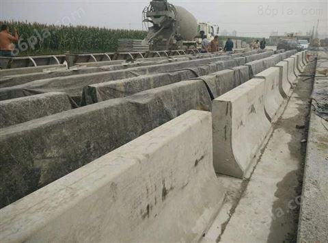 高速公路水泥预制 防撞墙钢模具