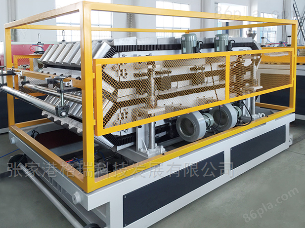 PVC塑料梯形瓦机器设备生产线